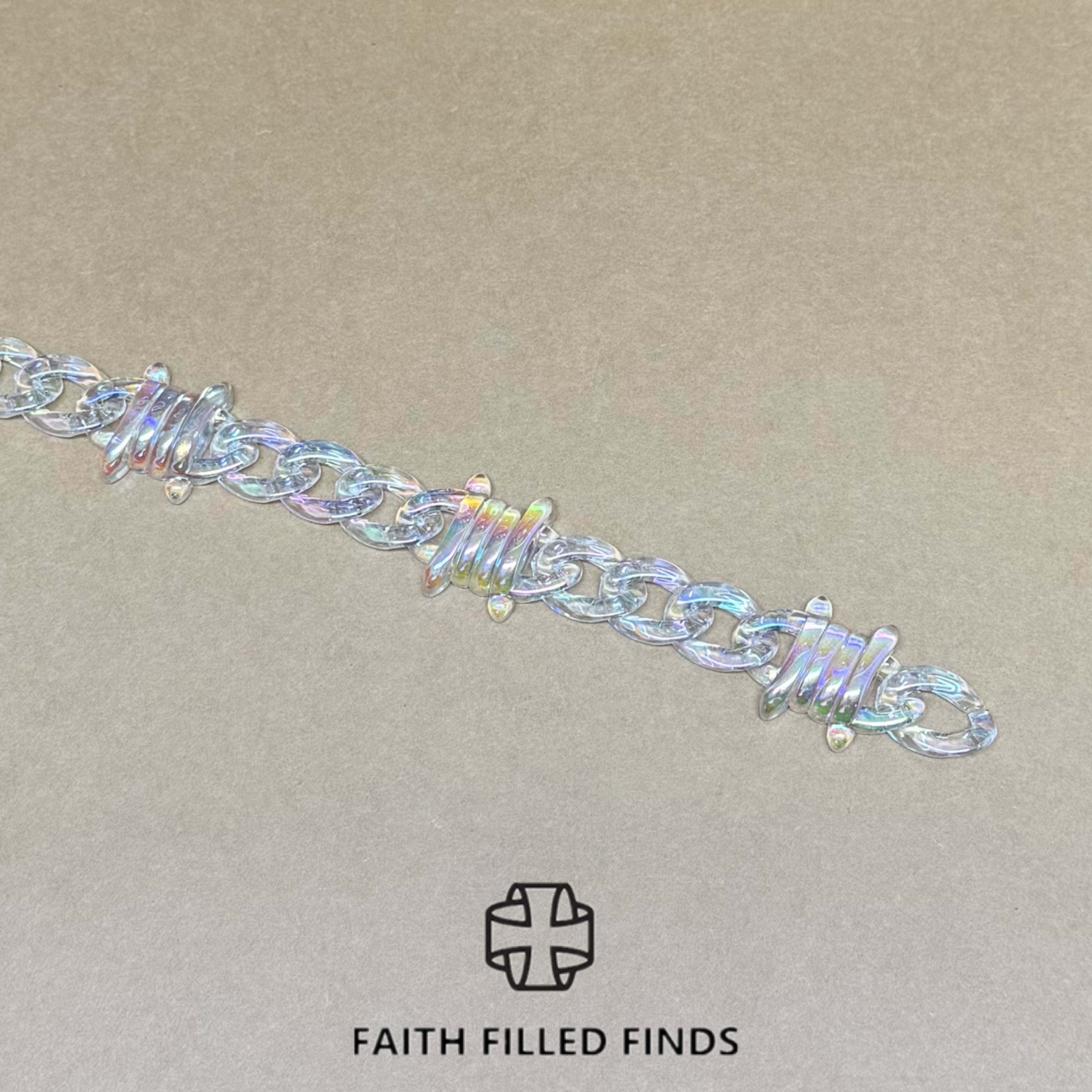 Virgin Mary Pendant Patron Saint Amulet Medal Religion Jewelry Gift，Streetwear Jewelry